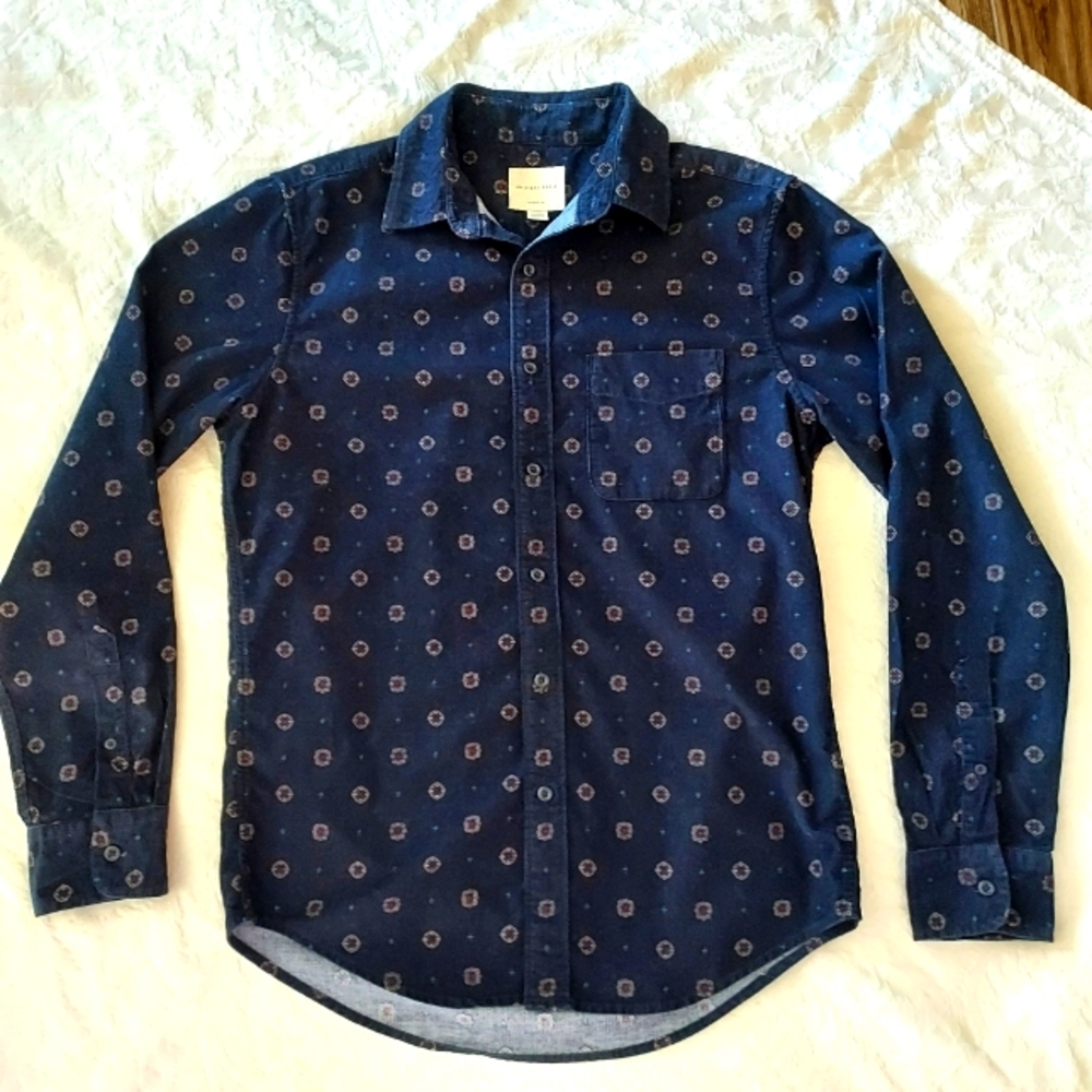 American Eagle Navy Corduroy Button-Up Shirt : 100% Cotton.